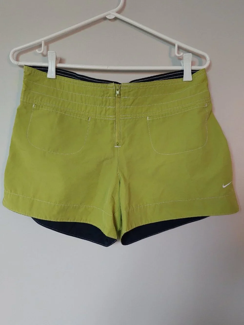 Nike Y2K-era athletic shorts Women's M lime green front zipper closure - Picture 1 of 8